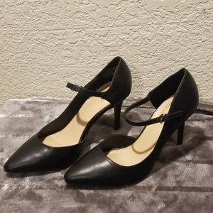 Apt. 9 pumps with strap